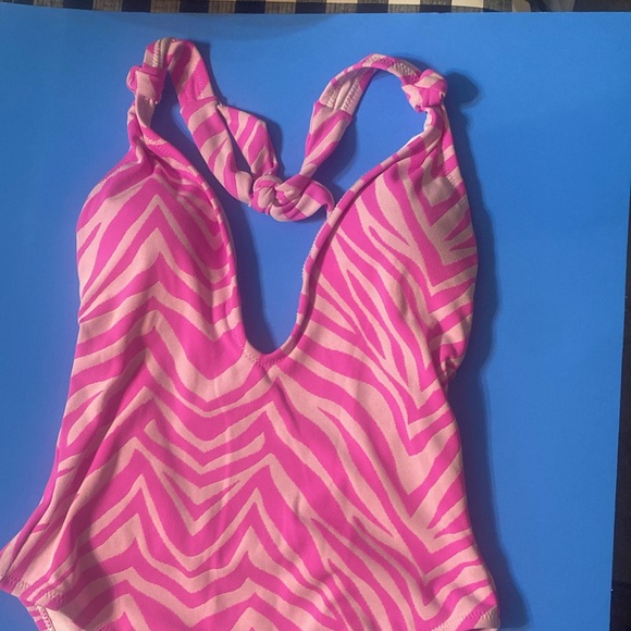 Jessica Simpson Tulip One Piece Halter Swimsuit W/Tieback, Pink, Size M NWT - Picture 2 of 7
